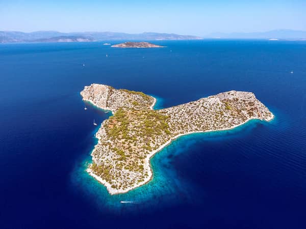 Sailing holidays in the Saronic Gulf, Athens and yacht charters Angistri and Agistri island.
