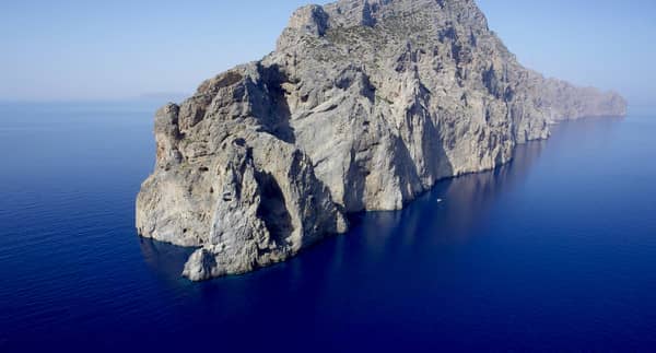 Yacht charters the Cyclades: Amorgos