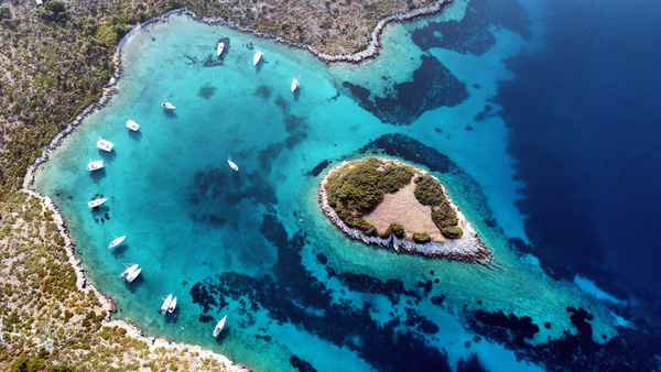 Yachting guide to the Sporades Pelagos island Kyra Panagia
