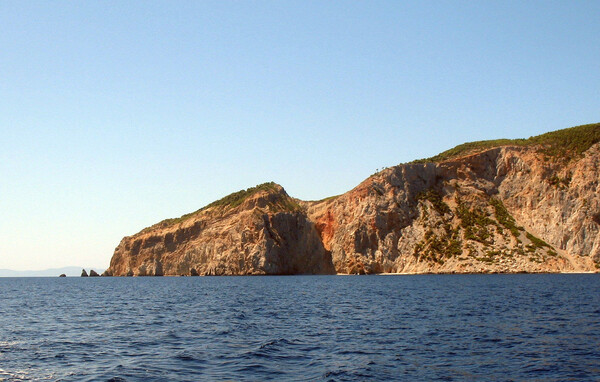 Pelagos Piperi Yacht charters Sporades