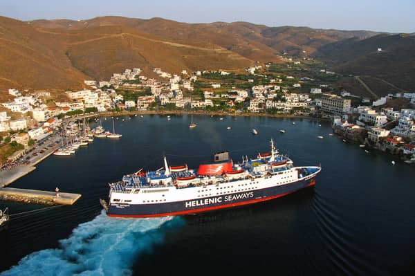 Yacht charters in the Northern Cyclades: Kythnos, Mericha