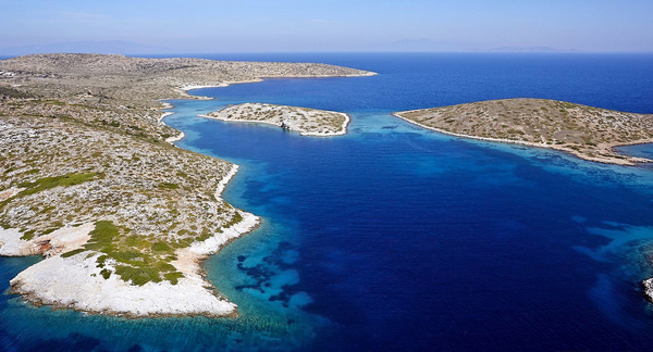 Cruising guide and yacht charters to Patmos islands.