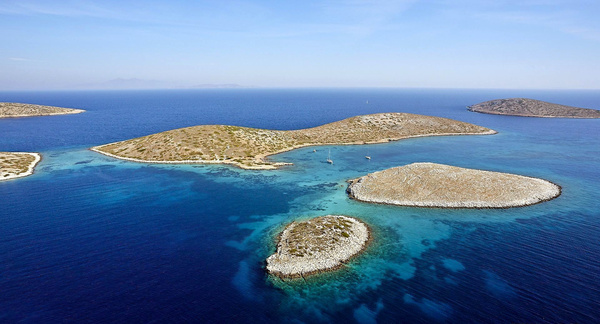 Sailing guide to Patmos, Arki. i.e. yacht charters in the Dodecanese islands