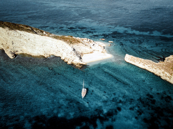 Yachting guide to the Dodecanese: Aspronisi