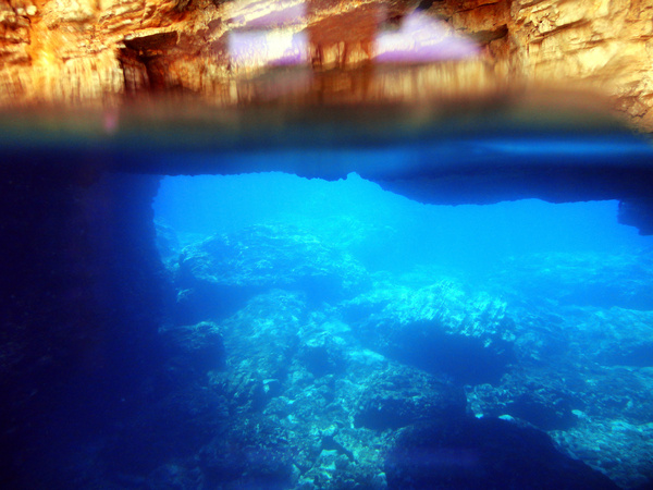 Yacht charters Makronisi