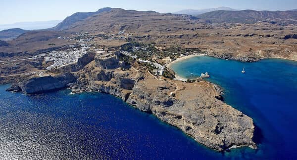 Yachting guide to Rhodes island in Greece: Lindos bay