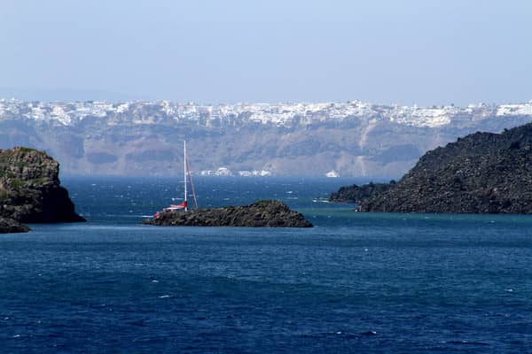 Cyclades yacht charters and sailing holidays in Santorini