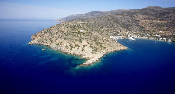 Cyclades sailing and yacht charters in Sifnos.