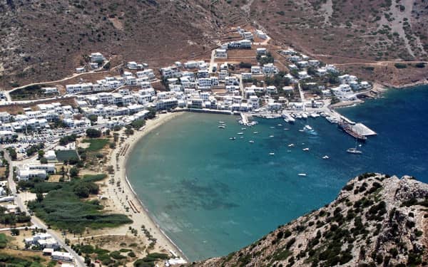 Sailing the Cyclades: Kamares port on Sifnos island