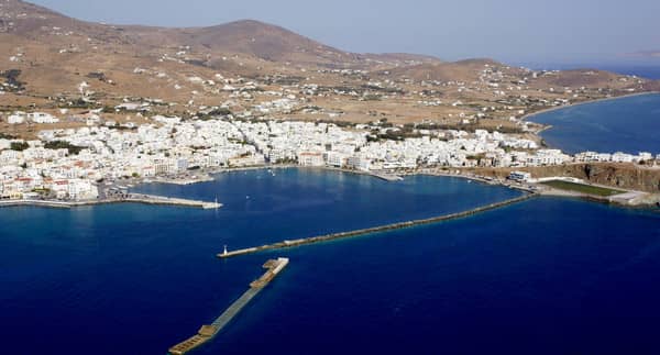 Yacht charters Cyclades: Tinos port